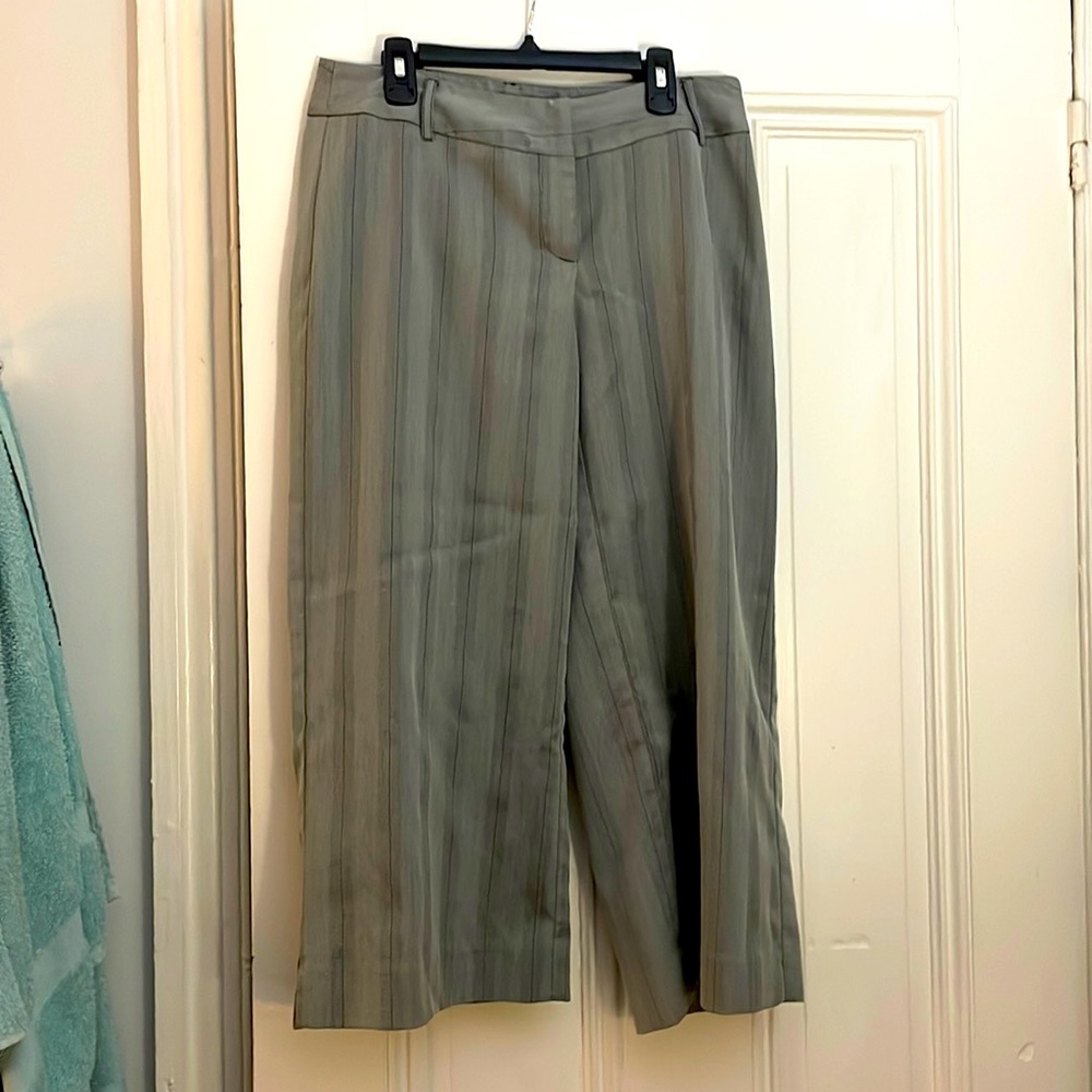 White House Black Market Cropped Gray Pants